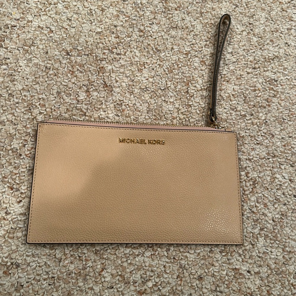 Michael kors wristlet